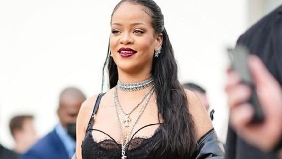 Rihanna: le public exaspéré par ses tenues dénudées