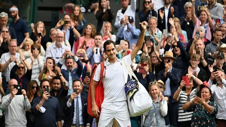 Tennis : Roger Federer lâche la raquette en larmes