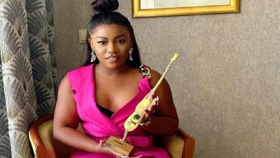 Krys M remporte le Kundé d’or de « meilleur artiste d’Afrique Centrale »